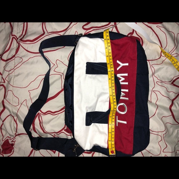 sold // tommy hilfiger duffle bag - Picture 2 of 5